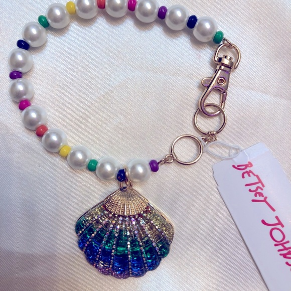 Betsey Johnson Gold Tone & Faux Pearl Betsey’s Beach Bracelet Seashell Charm NWT - Picture 11 of 12